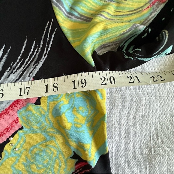 Valentina Tunic Top Womens Medium Black Art Graphic Roses Rhinestone 3/4 Sleeve - Picture 9 of 12